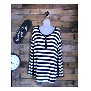 SALE-Mai Soli Women's Royal Blue and White Floral top size XL